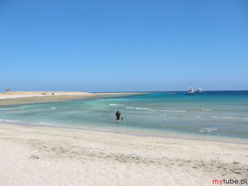 Marsa el Alam to nie tylko przepięknie usytuowany pas wybrzeża leżący na południe od wschodniej części pustyni Sahary, bezpośrednio sąsiadujący z niezwykle ciepłym i urokliwym Morzem Czerwonym, ale to także i przede wszystkim niezgłębione...