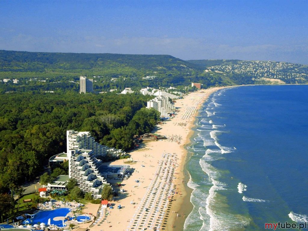 Albena jest malowniczym kurortem turystycznym w Bułgarii, położonym 30 km od Warny. Otoczona jest złocistymi plażami oraz pokrytymi gęstym lasem wzgórzami. Albena została uhonorowana Niebieska Flagą, co oznacza, że jest bardzo czystą i...