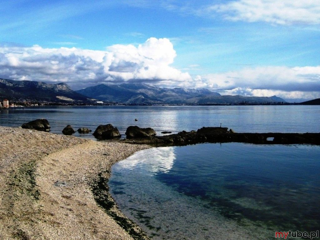 Kaštel Štafilić to jedna z siedmiu osad zwanych Kastela - położonych na południowy zachód od Splitu na terenach wybrzeża wiążącego Trogir i Solin. Wyjątkowa śródziemnomorska atmosfera, piękno zielonego krajobrazu, oraz piaszczyste,...