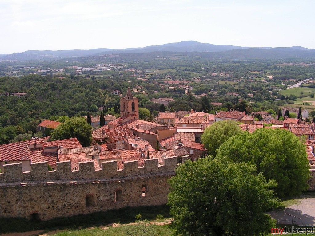 Lazurowe Wybrzeże (Cote d’Azur), rozsławione w latach 50. XX wieku przez takie gwiazdy francuskiego kina, jak Brigitte Bardot i Louis de Funes, onieśmiela dziś przepychem luksusowych hoteli i wszechobecnością milionerów spędzających wakacje...