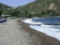 Lampiri to miasteczko w południowej Grecji, w regionie administracyjnym Achaja (Grecja Zachodnia). Leży na półwyspie Peloponez, tuż nad otwartym morzem. Jest ośrodkiem wypoczynkowym w miesiącach letnich. Lampiri było ważnym centrum w przeszłości i pozostało nim do dzisiaj. Cały Peloponez poprzecinany jest niezliczoną ilością dróg, z czego trzy najważniejsze wiodą do najpiękniejszych miejsc, wykopalisk archeologicznych oraz pozostałości dawnych wieków. Będąc w Lampiri warto wybrac się do oddalonego o 25 km Patras z największą świątynia w Grecji - kościołem św. Andrzeja - apostoła. Warto także zobaczyć ruiny Odeonu. Nad miastem dominują ruiny zamku frankijskiego, z których rozpościera się piękny widok na Patras i morze. W pobliżu rozciagają sie słynne plaże Olympia Beach. Atrakcją miejscowości jest letni festiwal odbywający sę każdego roku od czerwca do połowy września. Inne miasta półwyspu warte zobaczenia to: Mykeny (Lwia Brama, Skarbiec Arteusza), Olimpia (słynne miejsce starozytnych igrzysk), Messene, Mistra (bizantyjskie ruiny), Epidauros (teatr z II w p.n.e. z niesamowitą akustyką) i starożytny Korynt. Wizyta w tych miejscach to jakby kwintesencja kultury i historii Greków. Peloponez to idealne miejsce na wakacje w Grecji z zachwycającymi piaszczystymi plażami i krystalicznie czystą wodą. To miejsce oferuje zarówno naturalne piękno, jak i starożytne ruiny, które przypominają o chwalebnej przeszłości tego państwa.