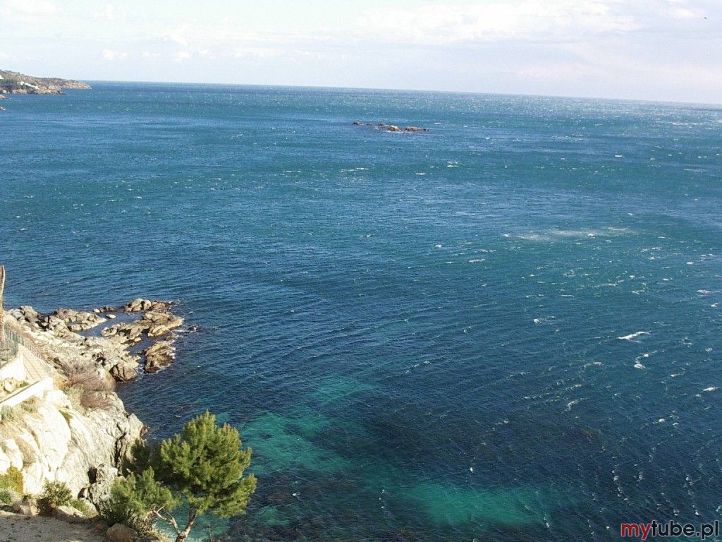 Rosas to miasto położone w prowincji Girona w Hiszpanii. Jest to największy kurort na północnym odcinku wybrzeża Costa Brava. Rosas swoimi początkami sięga VIII wieku, kiedy to przybyli pierwsi osadnicy ze starożytnej Grecji. Dogodne...