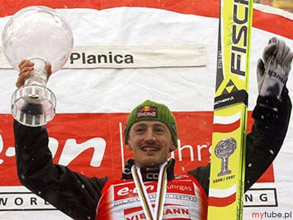 Planica - mlownicze miasto położone w północno - zachodniej części Słowenii oraz północno - zachodniej części Alp Julijskich, w niedalekiej odległości od granicy z Austrią i Włochami. Miasteczko usytuowane jest w dolinie pod Poncami,...