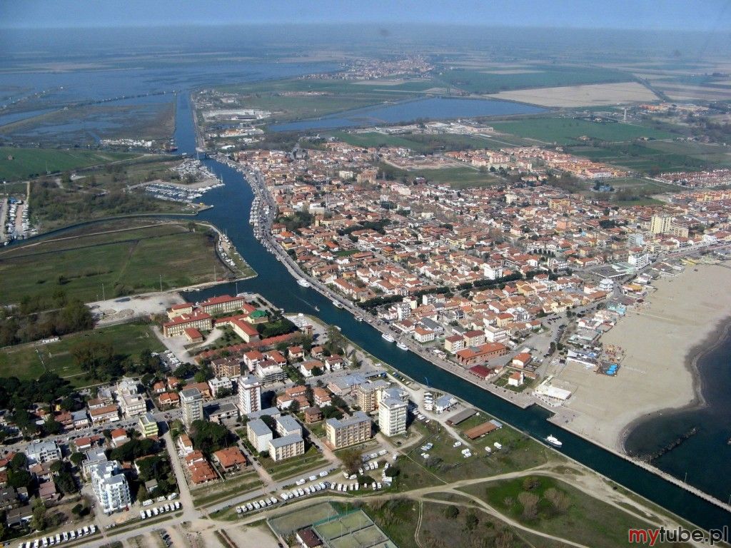 Lido degli Estensi jest włoską miejscowością położoną na brzegu Morza Adriatyckiego. Należy ona do Lidi di Comacchio, czyli siedmiu plaż, miejsc niezwykle atrakcyjnych turystycznie, wchodzących w skład, Parku Regionalnego Delty Padu (Il...