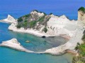 Soczysta zieleń, szum morza, niezwykły klimat - w miejscowości Agios Georgios na greckiej wyspie Korfu można spędzić wakacje marzeń. To raj dla tych, którzy kochają piaszczyste plaże, morską bryzę i piękny krajobraz, cieszący oko w...